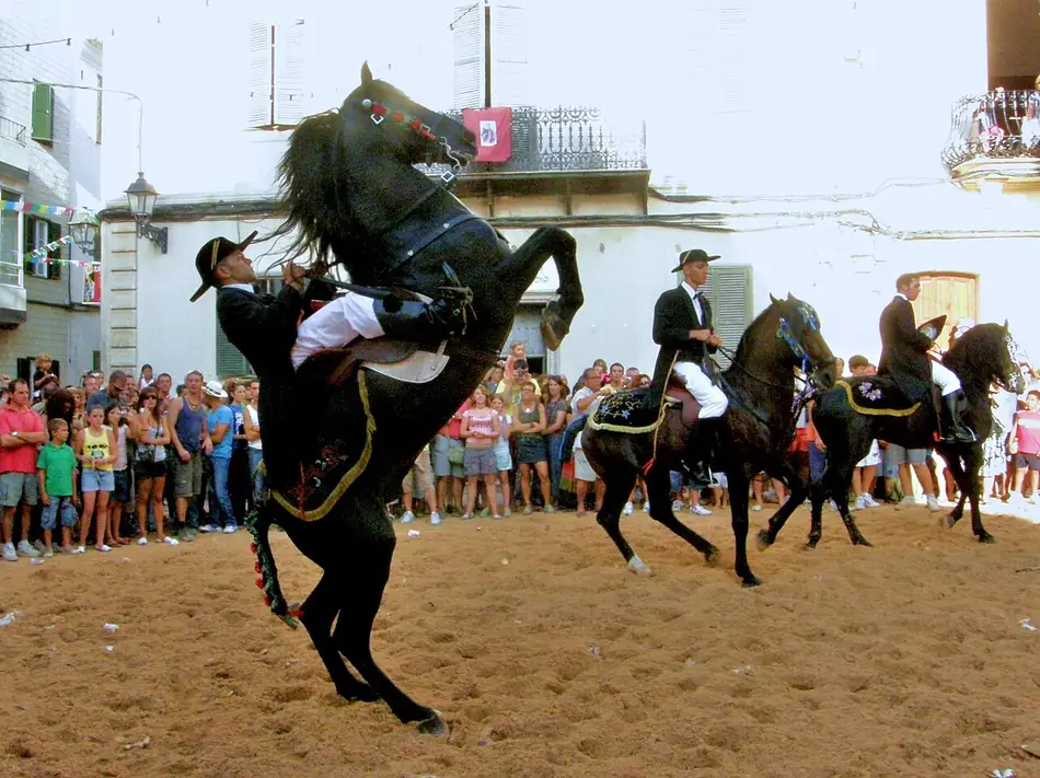 Caballos menorquines en las fiestas de Sant Bartomeu, Ferreries